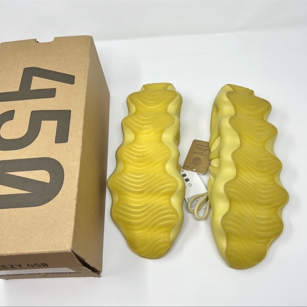 Yeezy - Picture 8 of 9